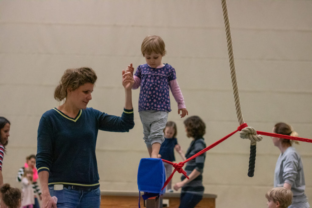 eltern-kind-turnen-kinder-kurse-turnen-kinderturnen-turngrundlagen-bergisch-gladbach-tv-refrath