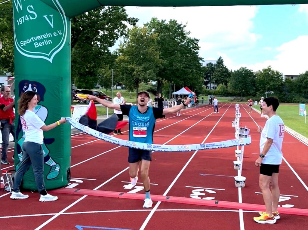 2026-09-12 DM 100km Berlin - Deutscher Meister Lukas Kley im Ziel 2
